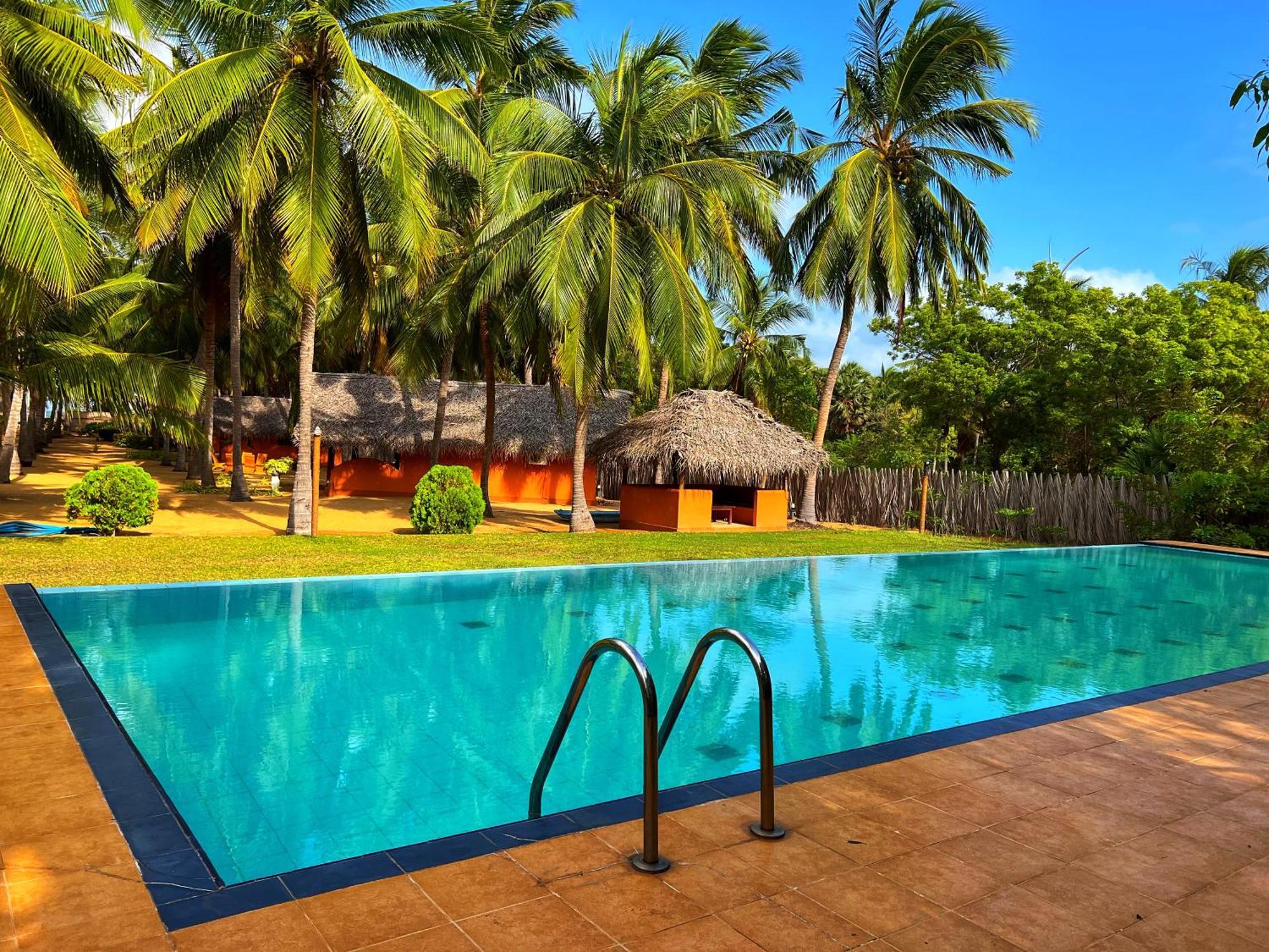 Roshanne Beach Resort Калпития Экстерьер фото