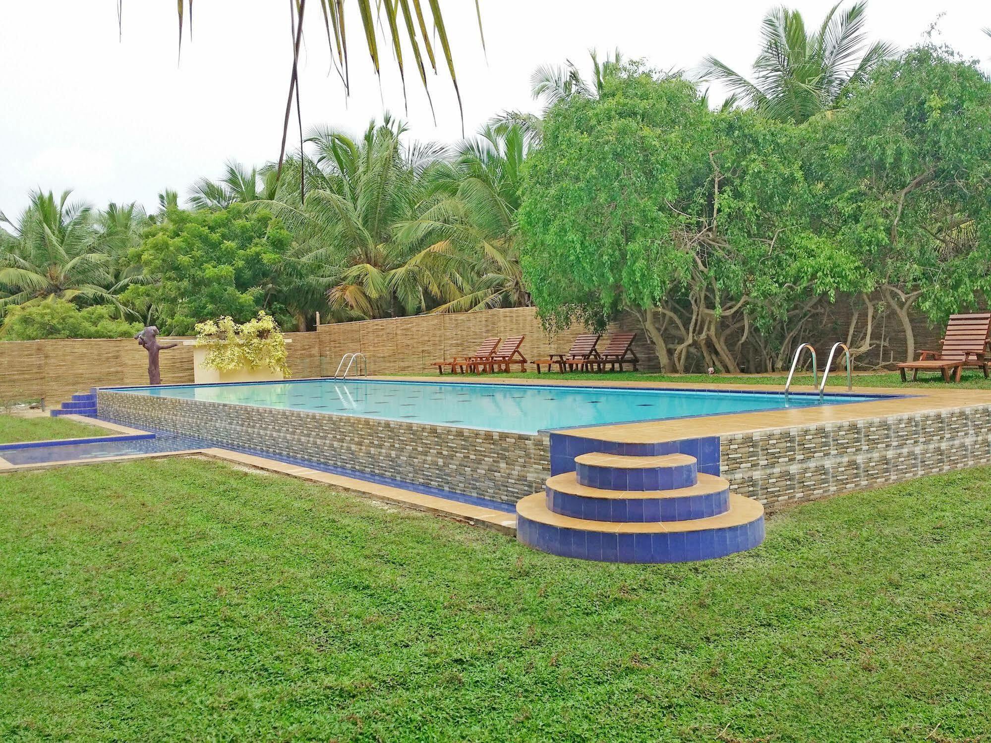 Roshanne Beach Resort Калпития Экстерьер фото